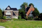Fraai ensemble met Menno van Coehoornplein 1 (links).
<br/>
Gert-Jan Lobbes, 2019